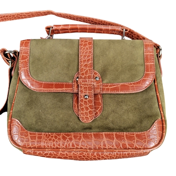 Emilie m Handbags - Like new green suede and leather purse